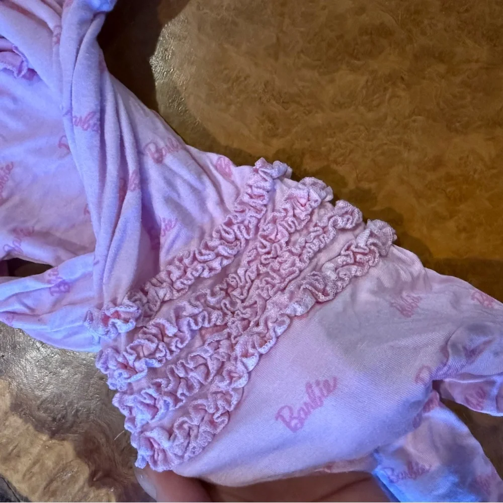 Rare Posh Peanut Barbie Logo Bamboo Ruffle Footie Pajamas 9-12M - Picture 4 of 4